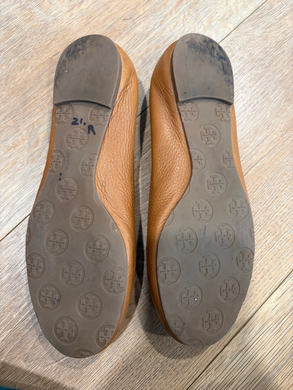 Tory Burch Reva Ballet Flats Tan Leather Gold Logo Size 7.5 - Picture 6 of 10